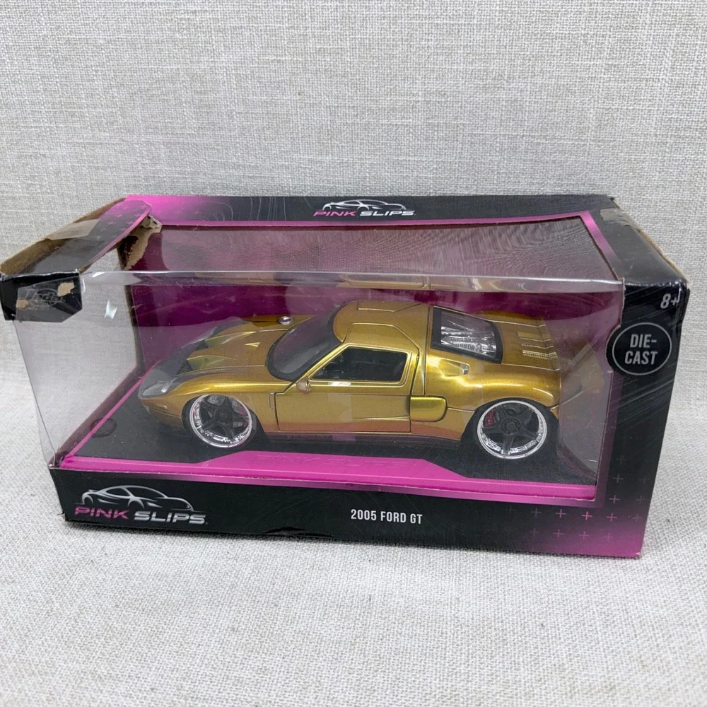Jada Toys Pink Slips 2005 Ford GT Gold Die-Cast 1:24 Scale Model Car 35985